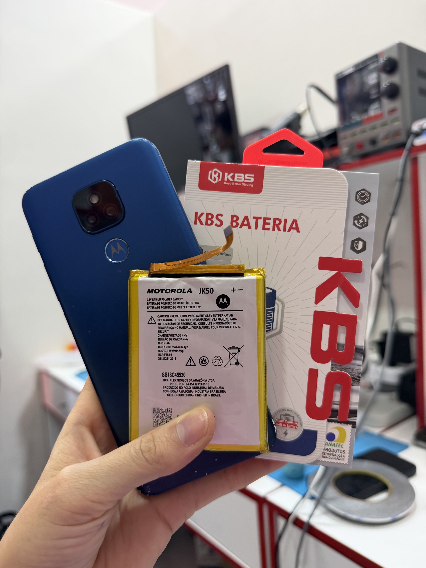 Troca de bateria em Motorola com peça KBS Anatel